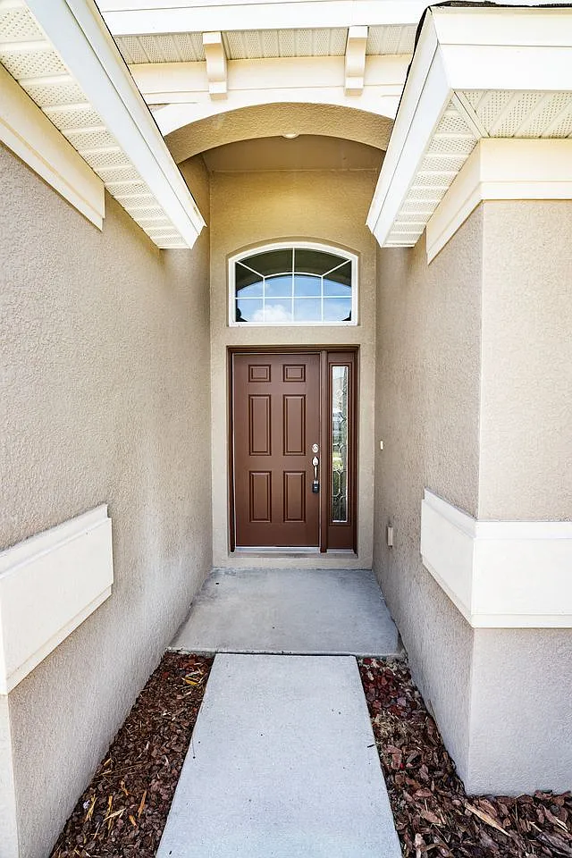 4 Bed, 2 Bath In Oak Creek — Photo 3