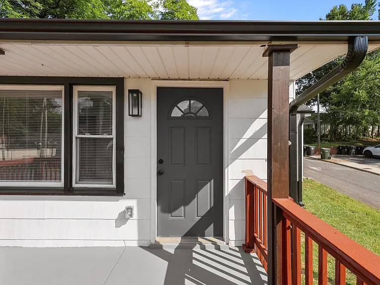 59 McKinnon Ave NE — Photo 3