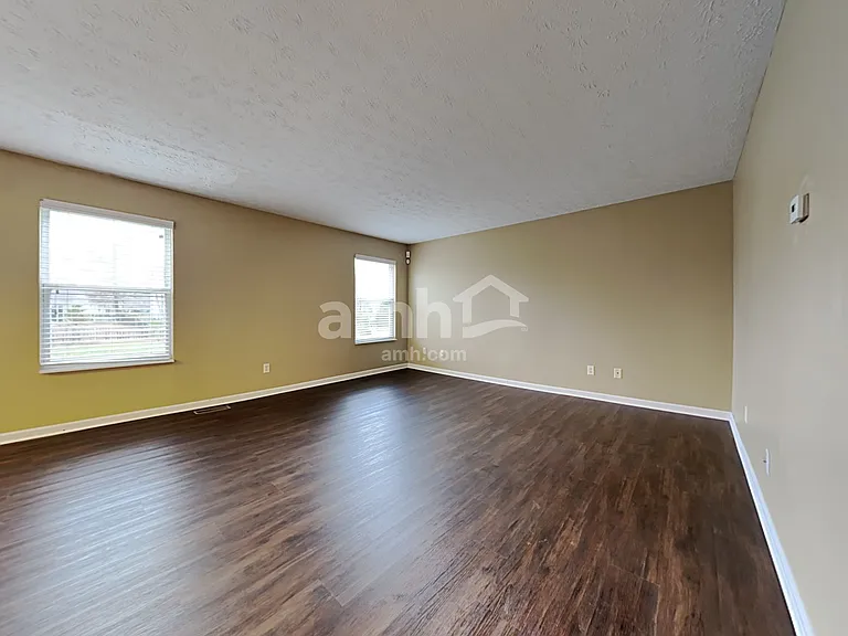 699 Thornton Dr — Photo 5