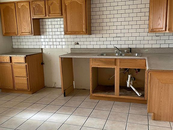 2nd image of 310 N 10th Ave