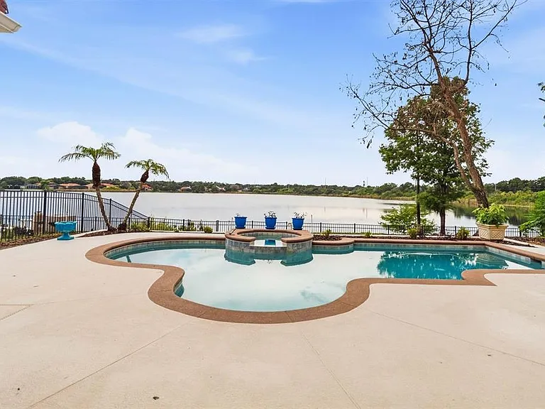 8310 Tivoli Dr — Photo 34