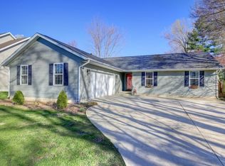 504 N Lake Of The Woods Rd, Mahomet, IL 61853