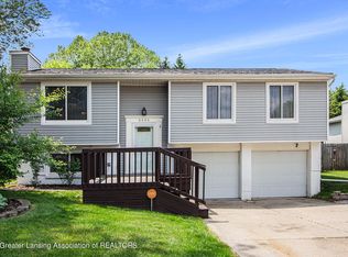 6020 Rockingham Dr, Lansing, MI 48911