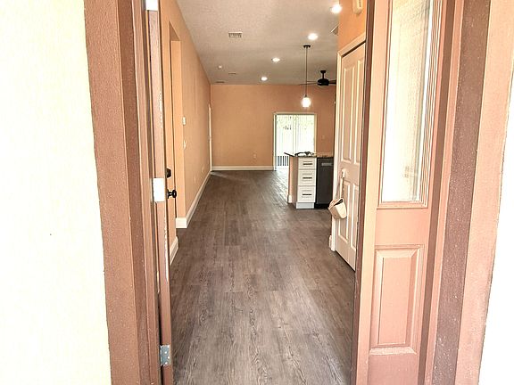 4th image of 8 Easton Pl #A