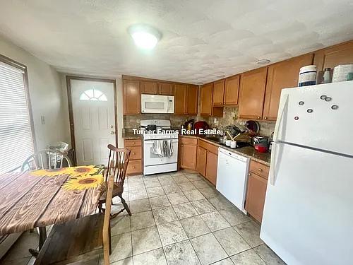 585-587 Somerville Ave #A-1 Photo 1