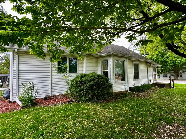 409 E Main St, Heyworth, IL 61745