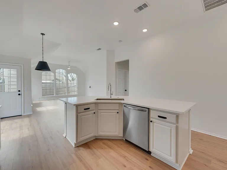 7307 Cresson Dr — Photo 6