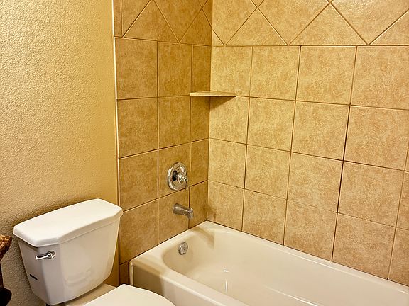 5th image of 3707 Venice Dr