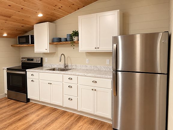 3rd image of 114 Johnson Hill Rd #B