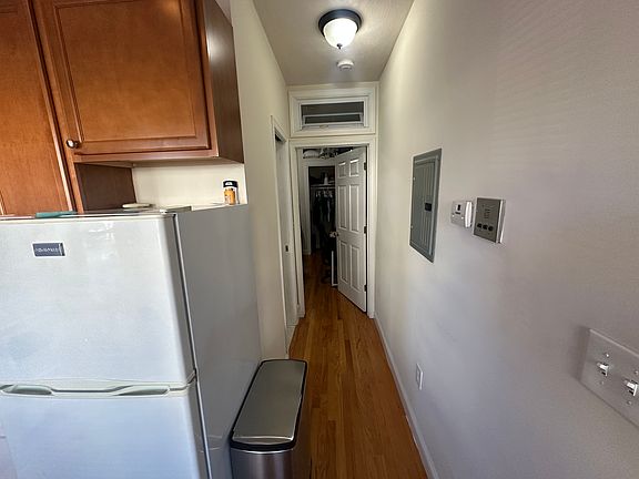 4th image of 1128 Cambridge St #2J