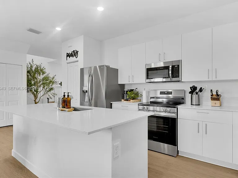 2444 SE 24th Ave — Photo 8