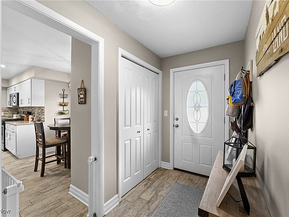 3rd image of 6661 Glenwillow Dr