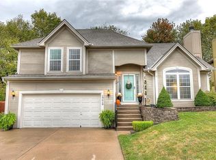 19618 Harbor Dr, Smithville, MO 64089