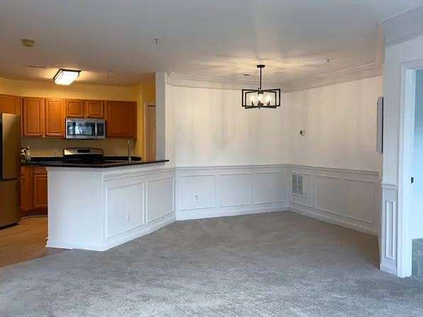12451 Hayes Ct Unit 203, Fairfax, VA 22033