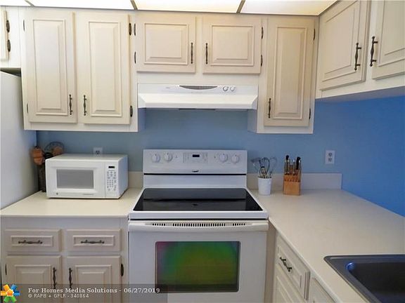 4th image of 2705 Nassau Bnd APT E2