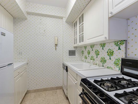 4th image of 1359 3rd Ave #18F