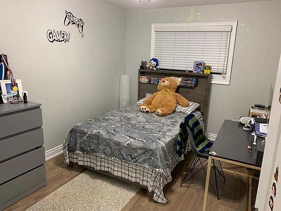 3rd image of 28 Major Oaks Dr