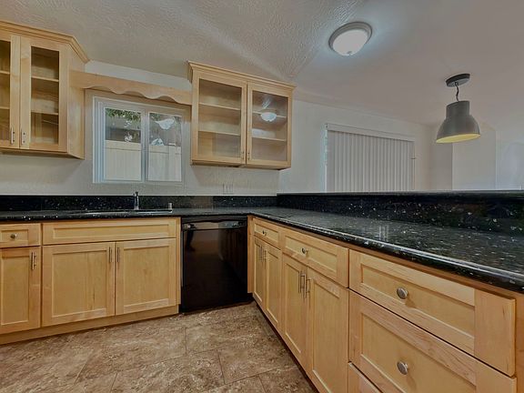 3rd image of 1000 N Doheny Dr APT 105