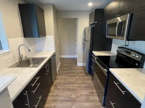 22857 SW Washington St APT 165, Sherwood, OR 97140