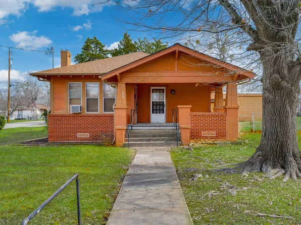 1101 S Locust St, Clarksville, TX 75426