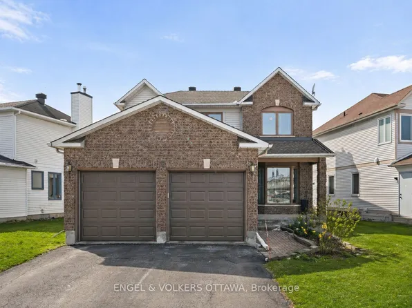 17 Hunterswood Cres, Ottawa, ON K1G 5V1