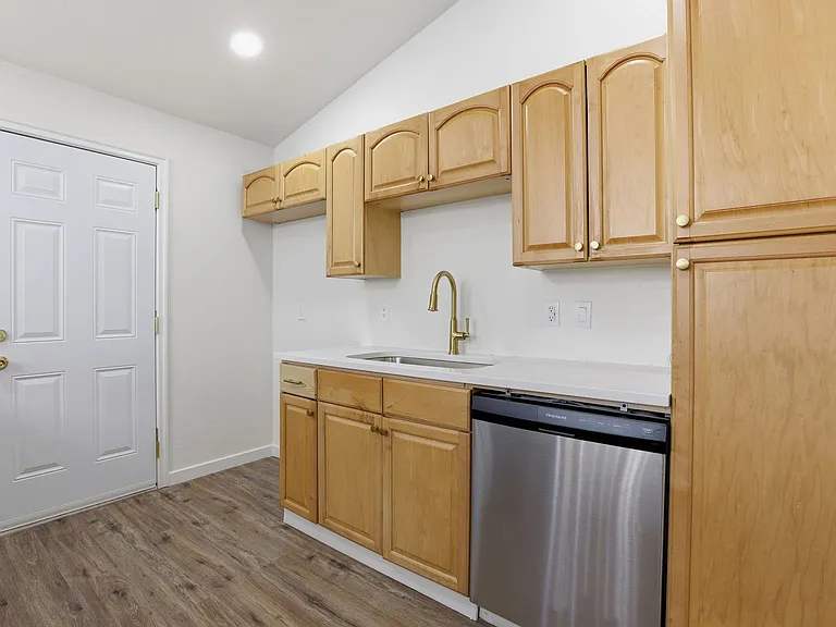 1525 NE 8th St — Photo 7