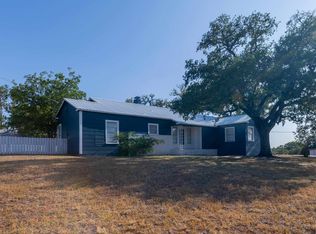 408 E Ellis St, Llano, TX 78643