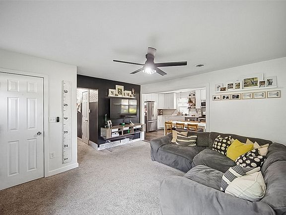 5th image of 4571 E 38th St