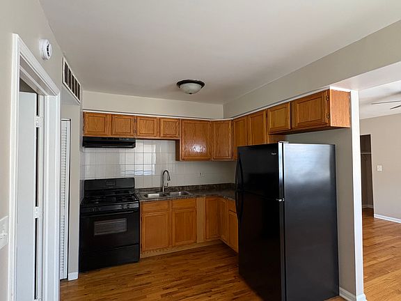 2nd image of 1848 S Fairfield Ave APT 2E