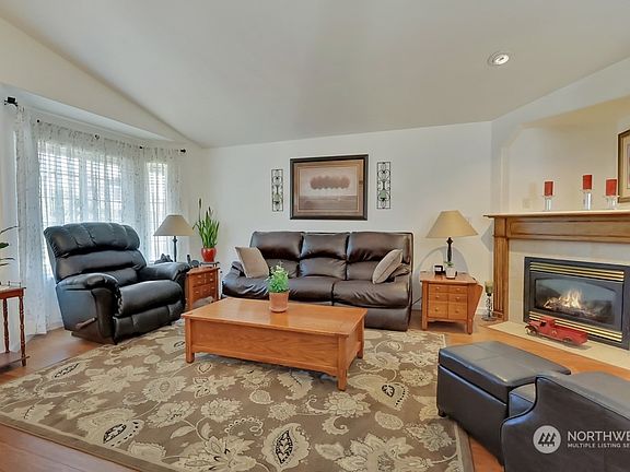4th image of 11104 184th Avenue Pl E