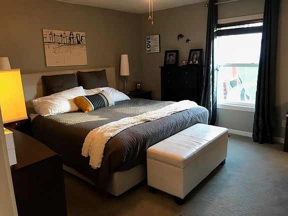 Master Bedroom (faces east)