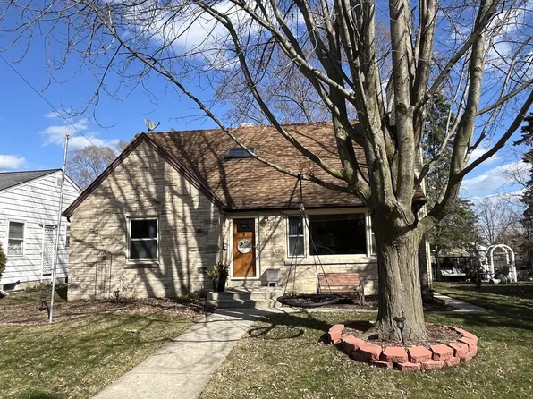 218 South High STREET, Port Washington, WI 53074