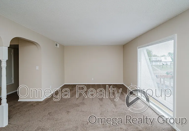 Camelot Apartments — Photo 27