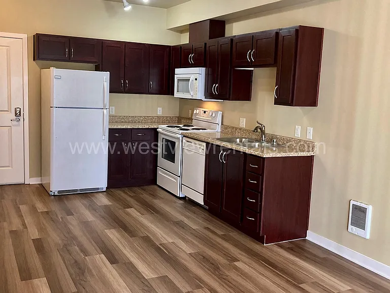 200 E Maple St — Photo 255