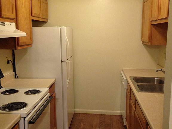3rd image of 2491 Woodhill Ct APT 35