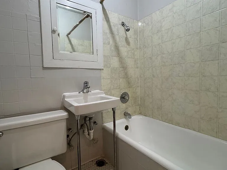 Glen Ellen Apartments — Photo 14