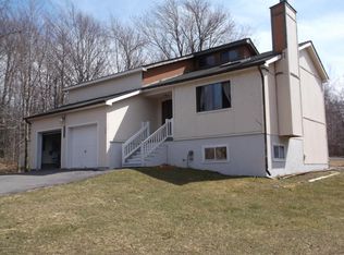 5362 Winter Dr, Tobyhanna, PA