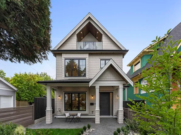 2256 E Pender St #1, Vancouver, BC V5L 1X4