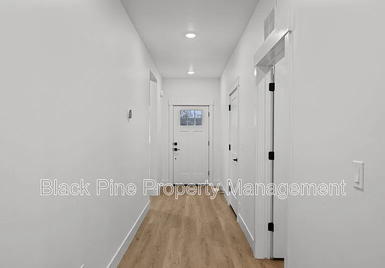 4642 N Maple Grove Rd — Photo 4