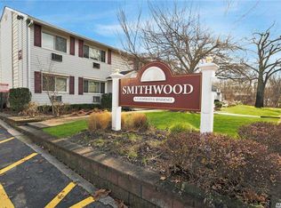215 Terry Rd APT 14B, Smithtown, NY 11787