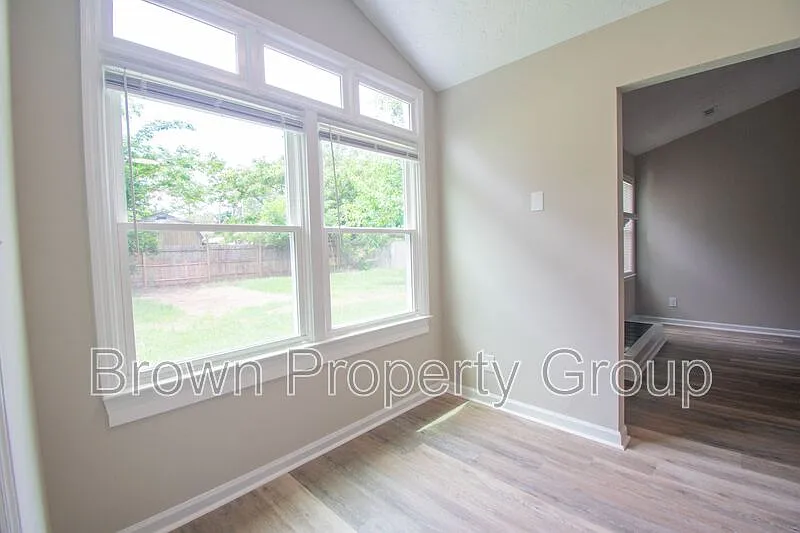 3 bed, 2.0 bath, 1200 sqft, $1,495 — Photo 3