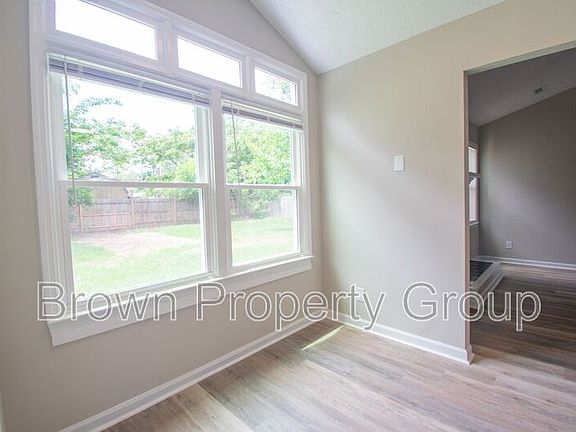 3rd image of 621 Winthrop Ct