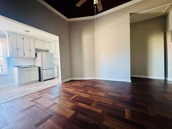 4th image of 401 Chestnut St