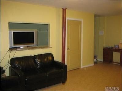 3rd image of 10422 46th Ave APT 1B