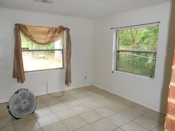 4th image of 913 Buena Vista Dr