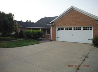 1206 Lakeside Dr S, Battle Creek, MI 49015