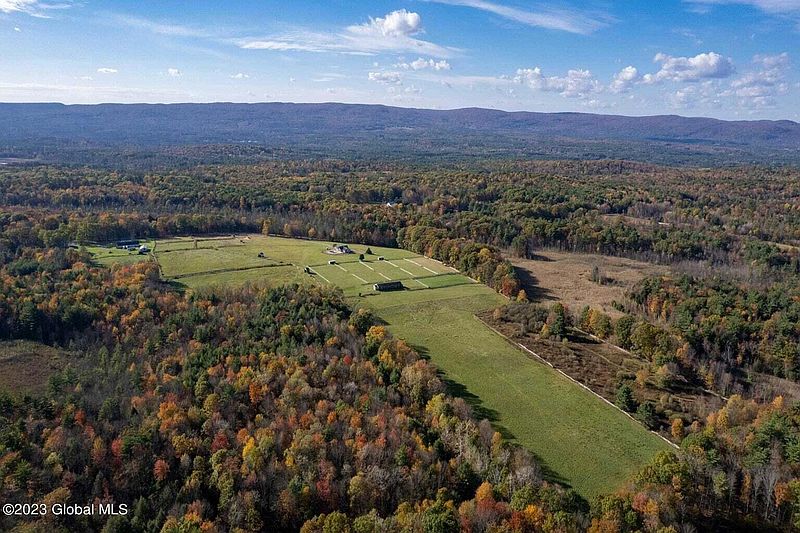 4th image of 545 Locust Grove Road