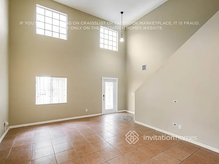 2300 SW 106th Ave — Photo 6