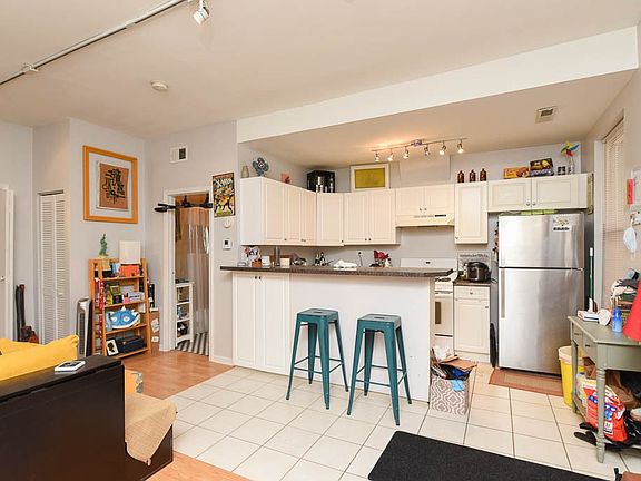 5th image of 1927 W Schiller St APT 1