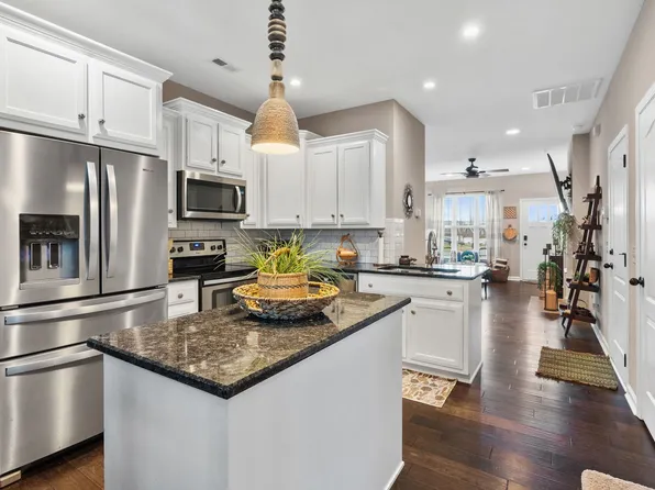 704 Indian Ridge Cir, White House, TN 37188